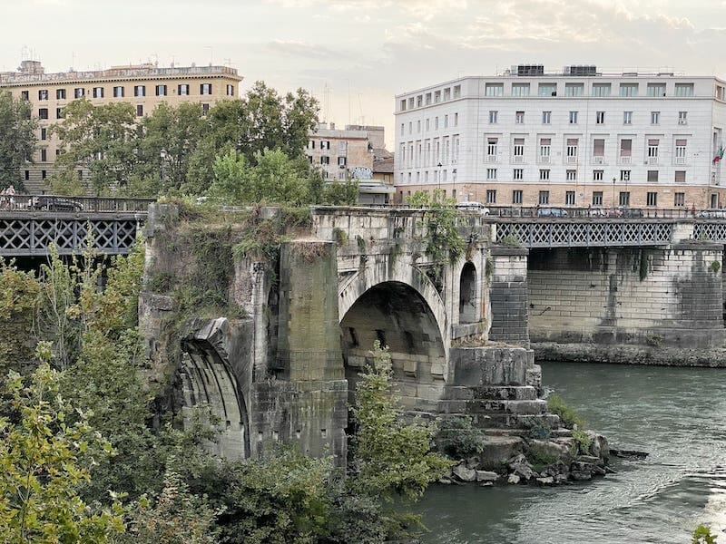 Ponte Rotto famous bridges in Rome